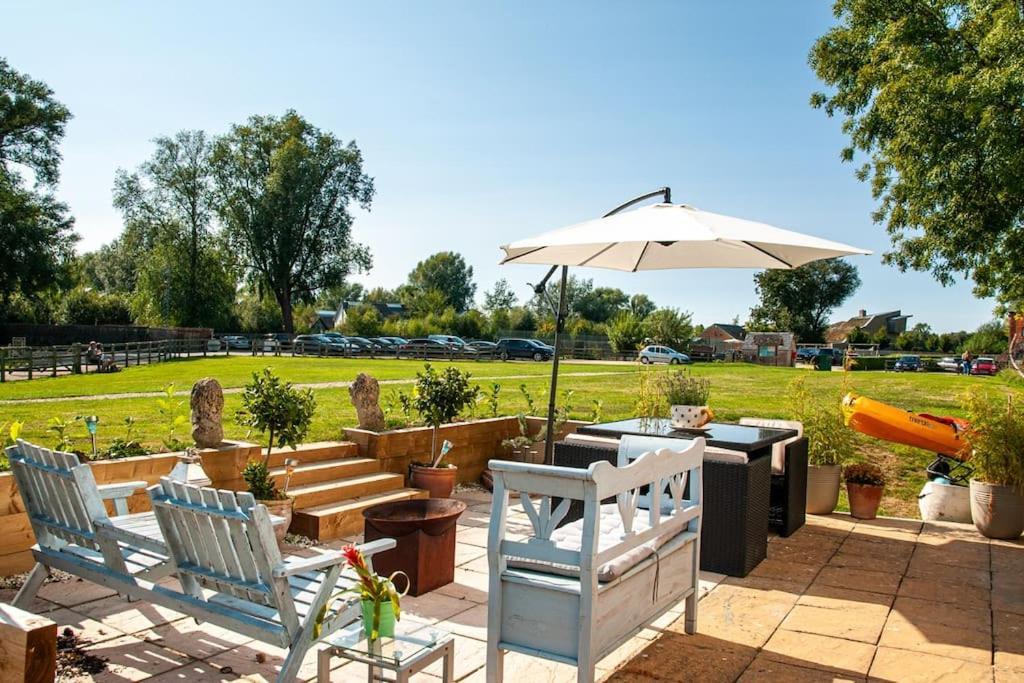 Castleford Cottage , Lowermill Estate Somerford Keynes المظهر الخارجي الصورة